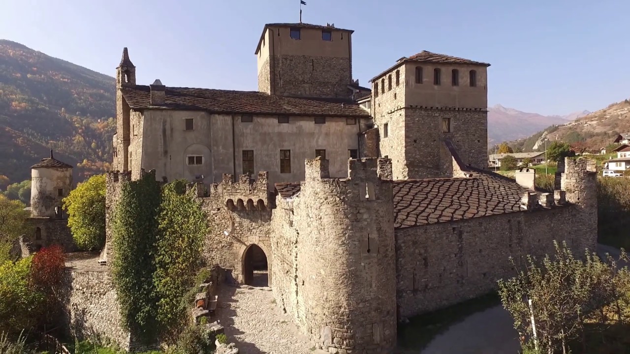 Il castello Sarriod de La Tour a Saint-Pierre - Valle d'Aosta