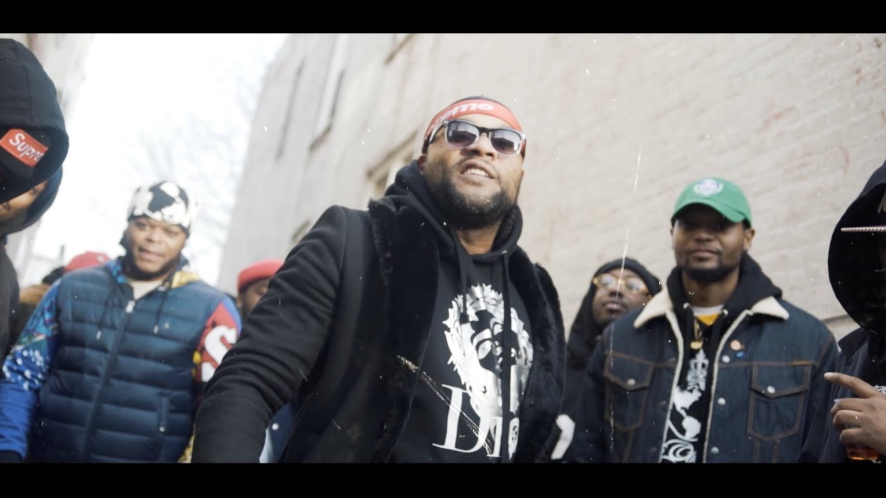 Dios Moreno x Gatsby - F Vs J Intro (Official Music Video) auf YouTube ansehen Dios Moreno x Gatsby - F Vs J Intro (Official Music Video) auf YouTube ansehen