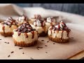 Мини-чизкейки с кусочками Сникерс. / Mini cheesecakes with Snickers