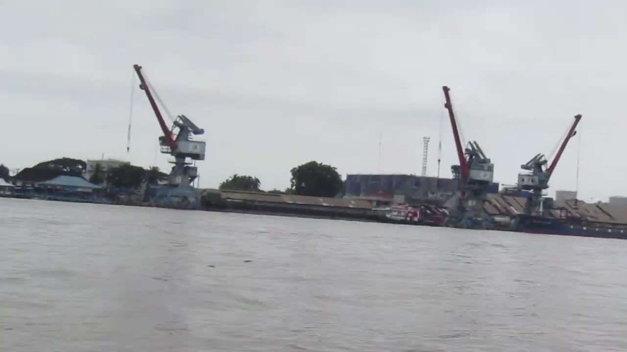 Naik Speedboat Ke Pulau Kemaro