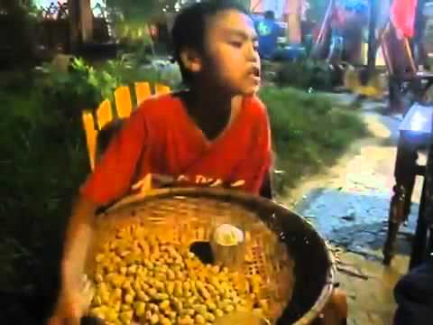 Mưa Thủy Tinh - Bé Cung - Cậu Bé bán Lạc - youtube