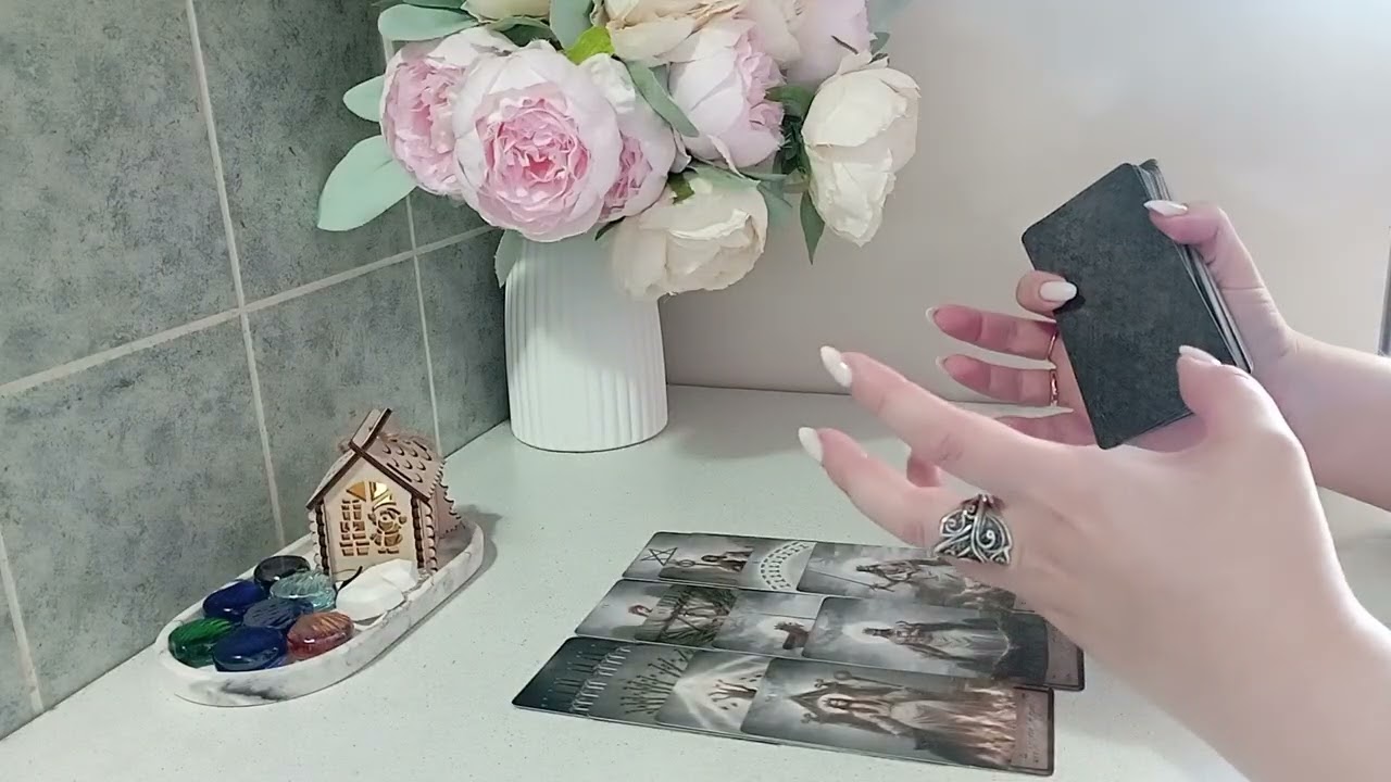 Что он думает о вас прямо сейчас⁉️ #таро #гадания #tarot 