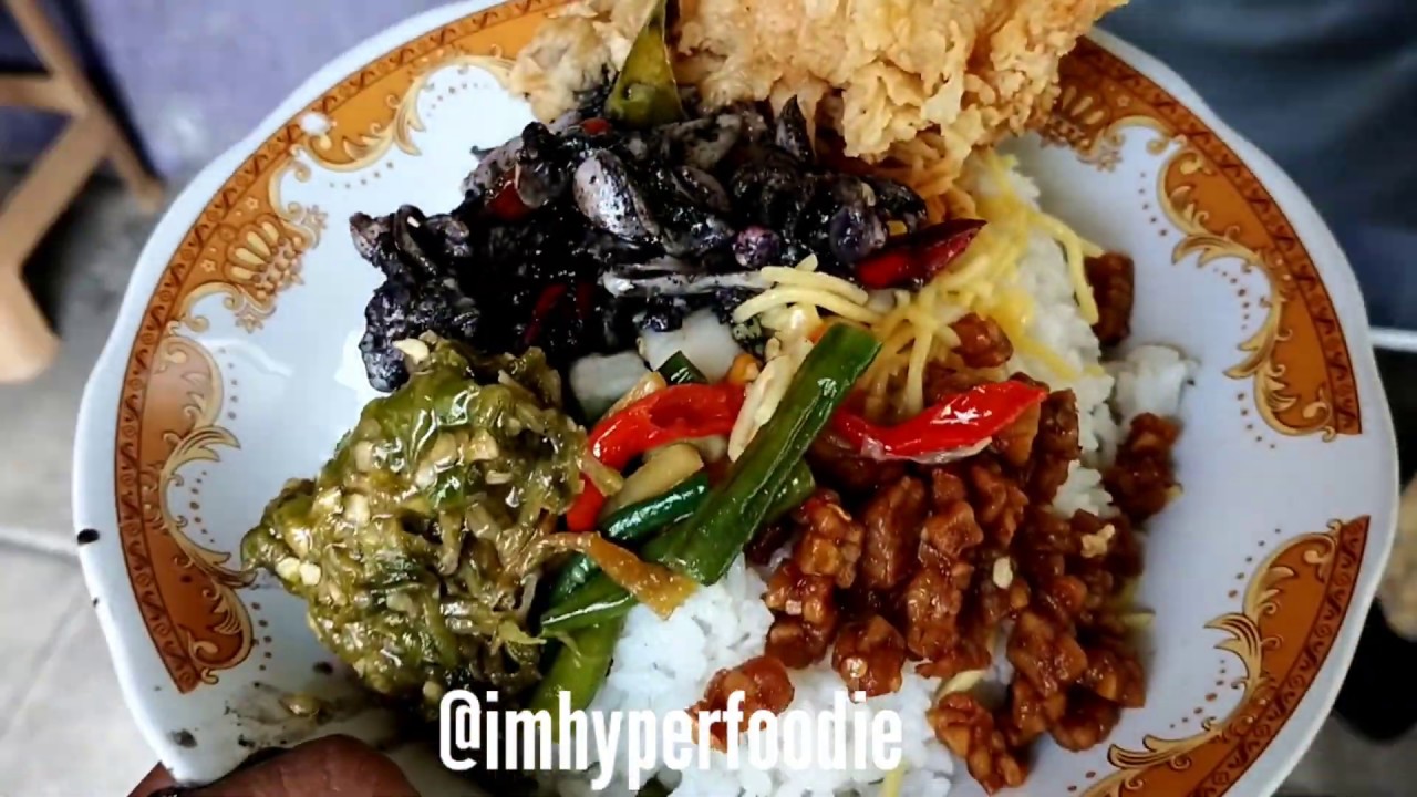 Ternyata Warung Nasi Campur Ini Unik Ada Menu Cumi Masak Hitam 