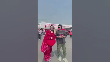 Jal E Wale Ko Jalne Do Aapna Peyara Gory Badhne Do 