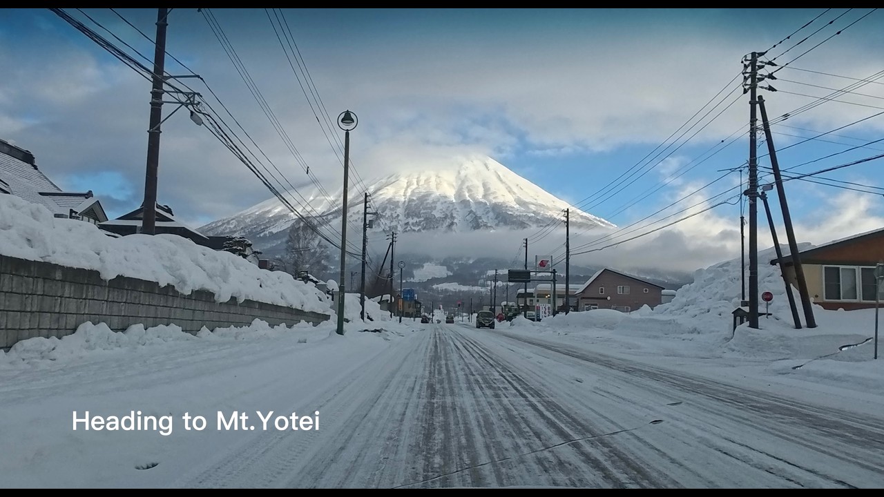 Backcountry Skiing Mt. Yotei.羊蹄山をすべる