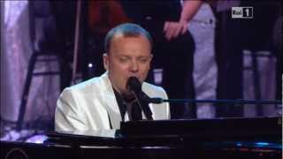 Video thumbnail of "Gigi D'Alessio tu che ne sai live show rai uno"