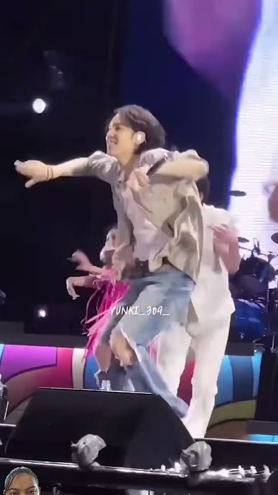 Yoongi's surprise performance at PSY concert #psy #thatthat #suga #minyoongi #yoongi #bts 🎵🎶💗🎼🎷🎧