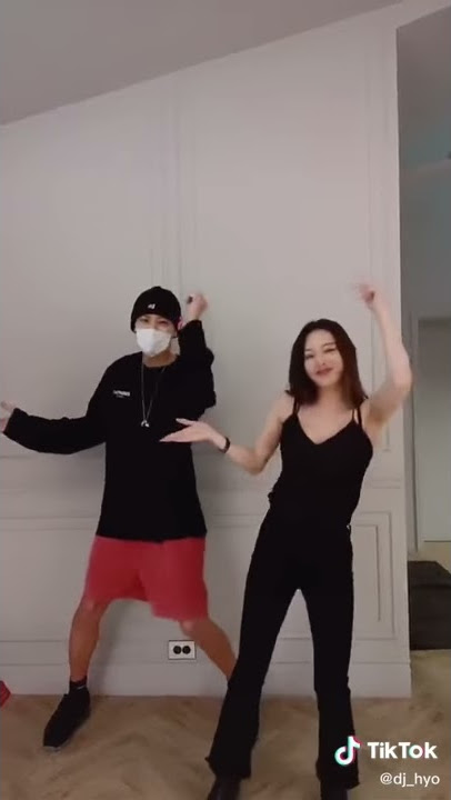 HYO & EXO Chanyeol Dessert Dance Challenge
