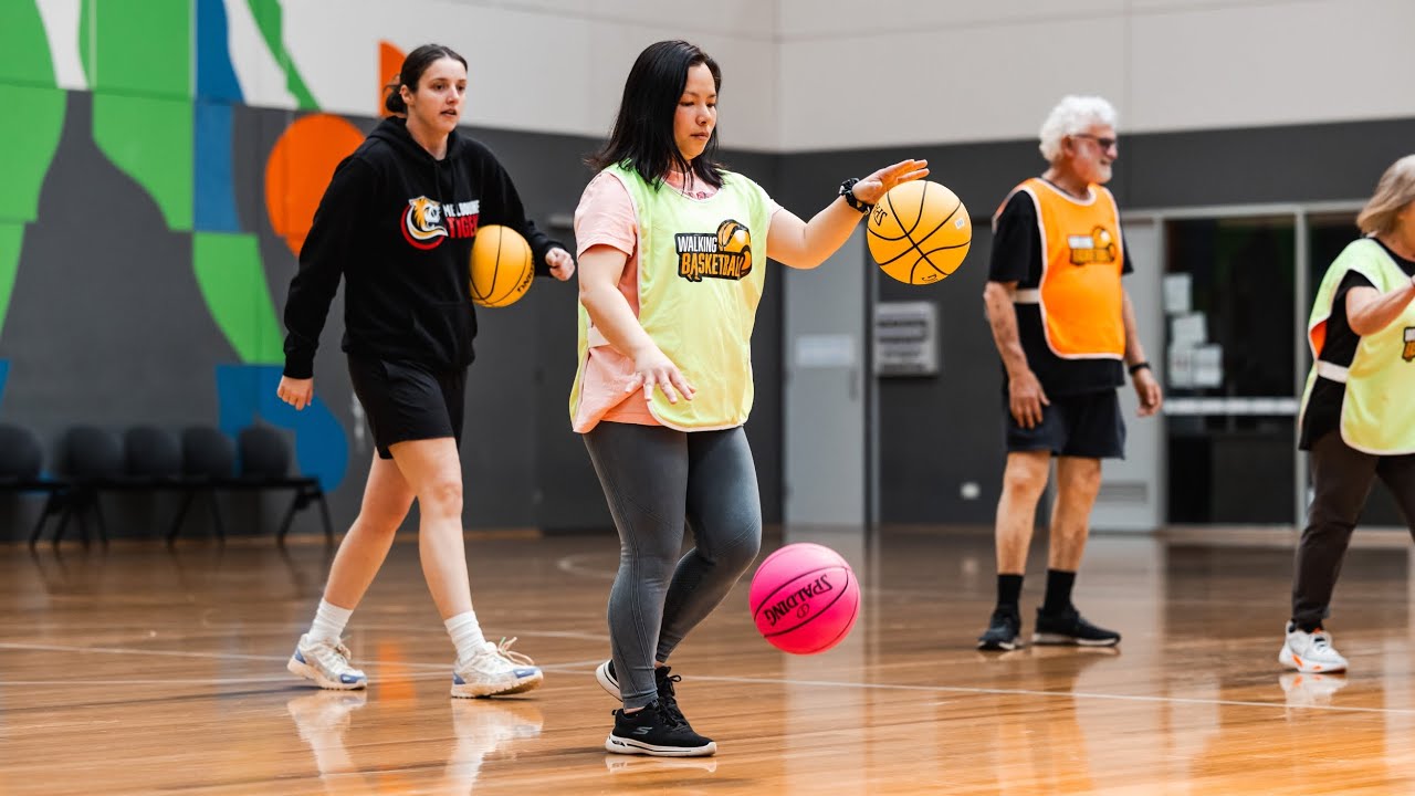 Навыки и физическая подготовка для игры в баскетбол в ходьбе.