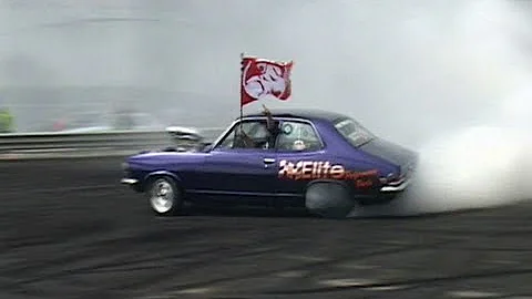 ILURVIT - V8 Torana Burnout