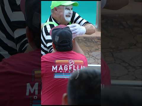 Tom o mímico e a queda de braço com este homem 💪🏻😬#tomthemime #seaworldmime #seaworldorlando