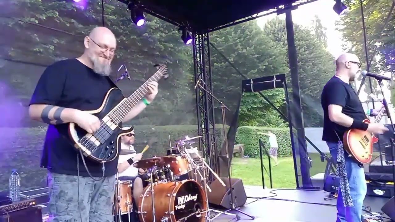 The Devil Holds My Hands - Awel Exp. - Attert 2025