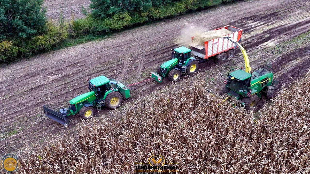 Während die erste HäckselKette im Schlamm versinkt Häckselt die 2. Kette Masse 42T/Ha Krone 1180 