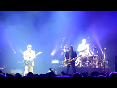 Squeeze - Pulling Mussels (From The Shell) - Live - Isle of Wight Festival - 10th June 2010