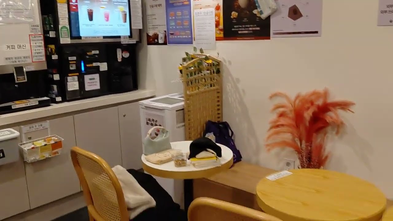 25 02 21 데이롱 반포점 / 강남역에서 젤 가까운 24시무인카페는(?) 두쫀꾸🍫기계로먹기👊 