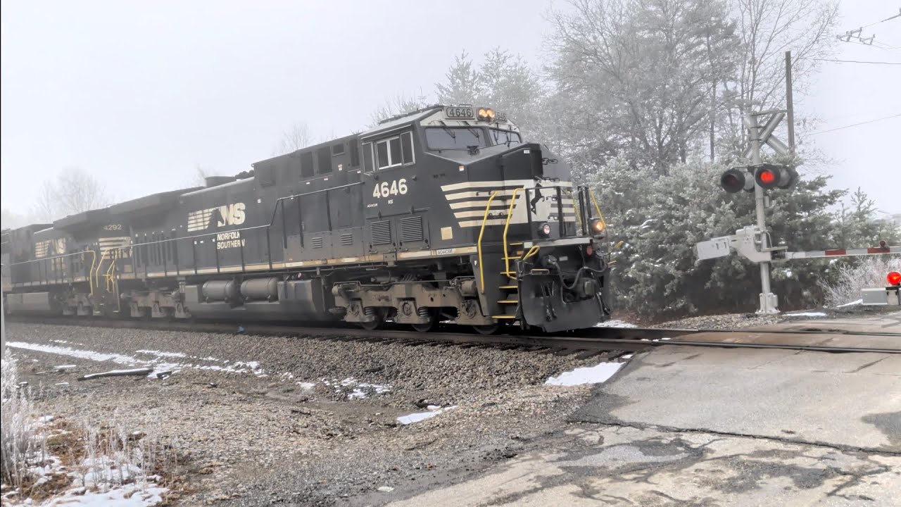 Norfolk Southern train west bound Pamplin Virginia Dec 7, 2025