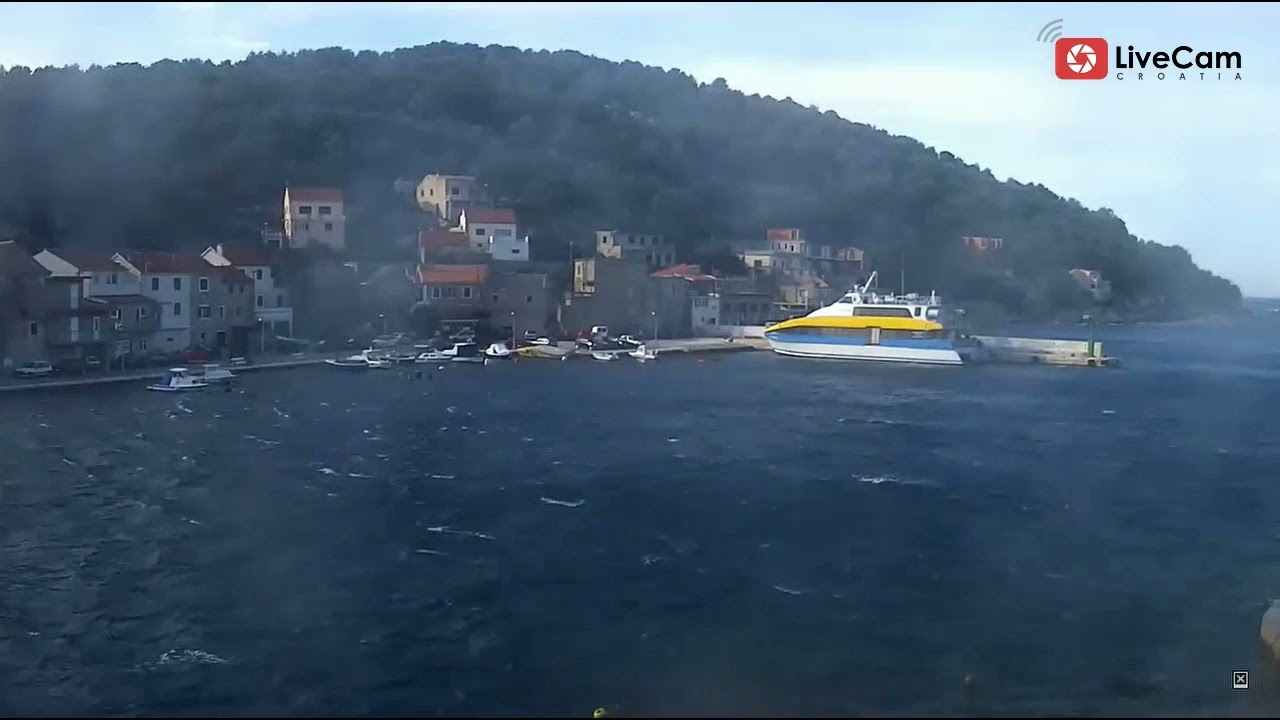 Žirje isplovljavanje katamarana po jakoj buri!