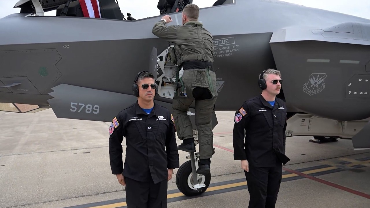 F-35A Demo Team Pilot in Full Power Action - YouTube