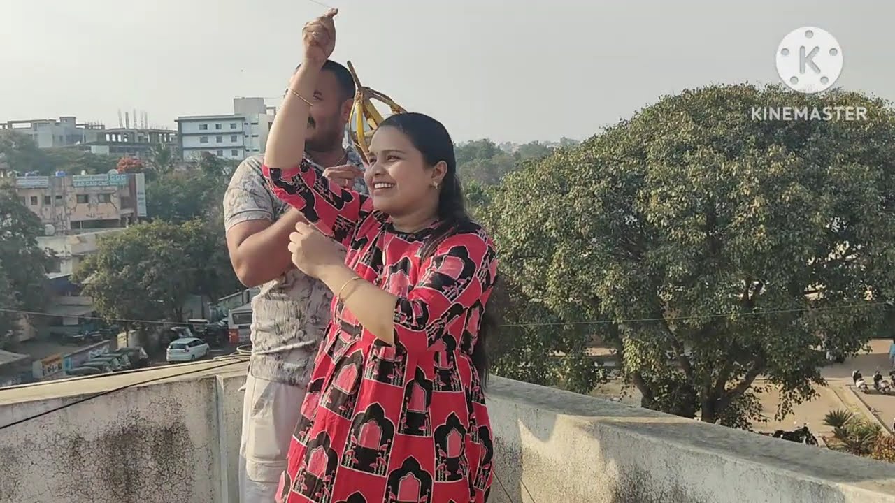 अशी साजरी केली मकरसंक्रांत ❤️ दोघांनी मिळून मस्त पतंग उडवले 🤗 तिळाचे लाडू बनवले 😋😋