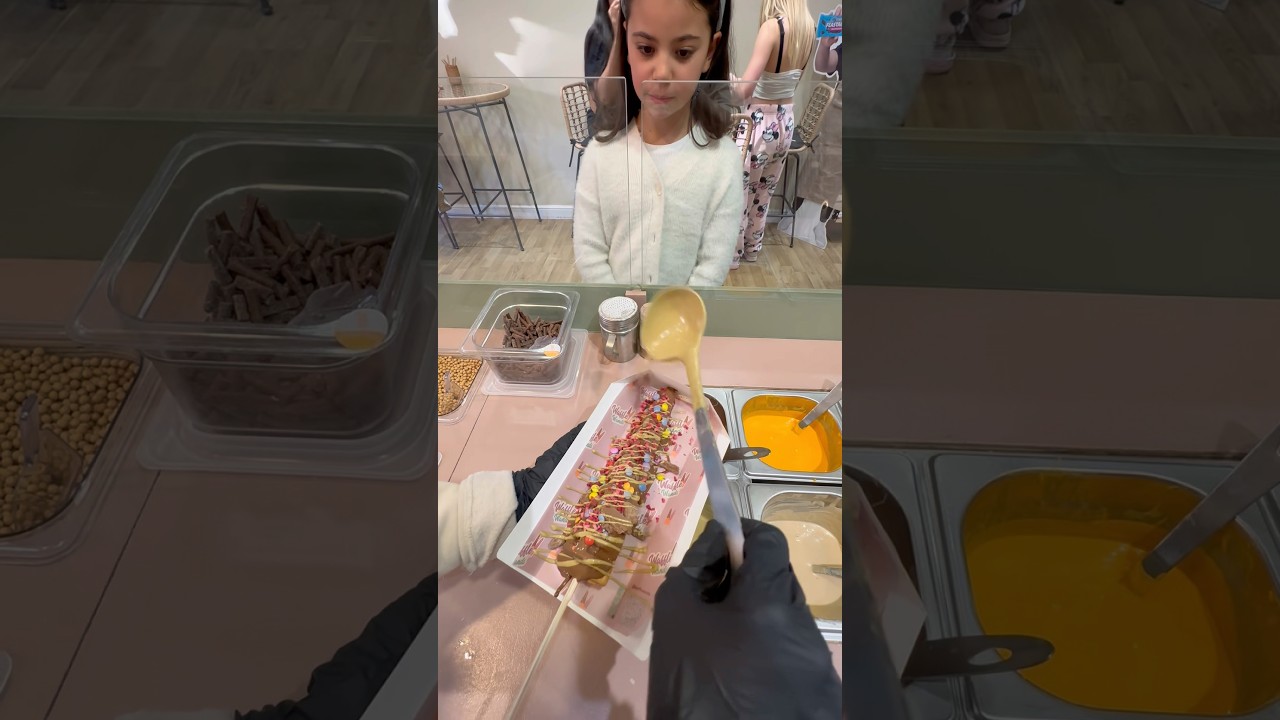 Фисташковая глазурь — обязательная составляющая нашего рецепта💚 