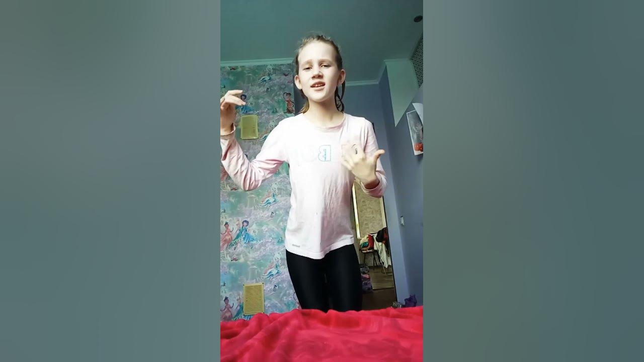 девочка Уенсдей - YouTube