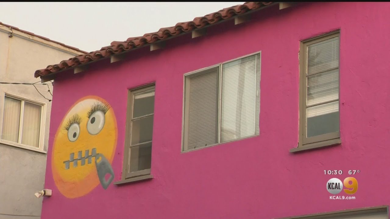 Angry Neighbors Demand Manhattan Beach Do Something About Pink Emoji House