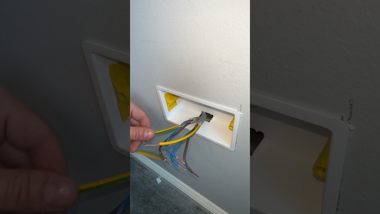 How to install a plug socket #Electrician #Electrical #Sparky #ElectricianLife #ElectricalWork
