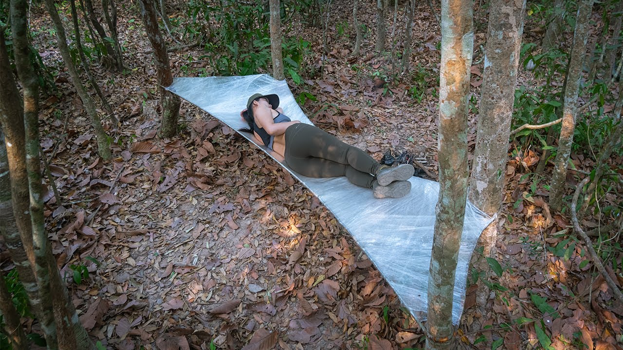 Solo Winter Bushcraft Camping Make From Plastic Wrap - Bushcraft Skills - Survival Camping Alone