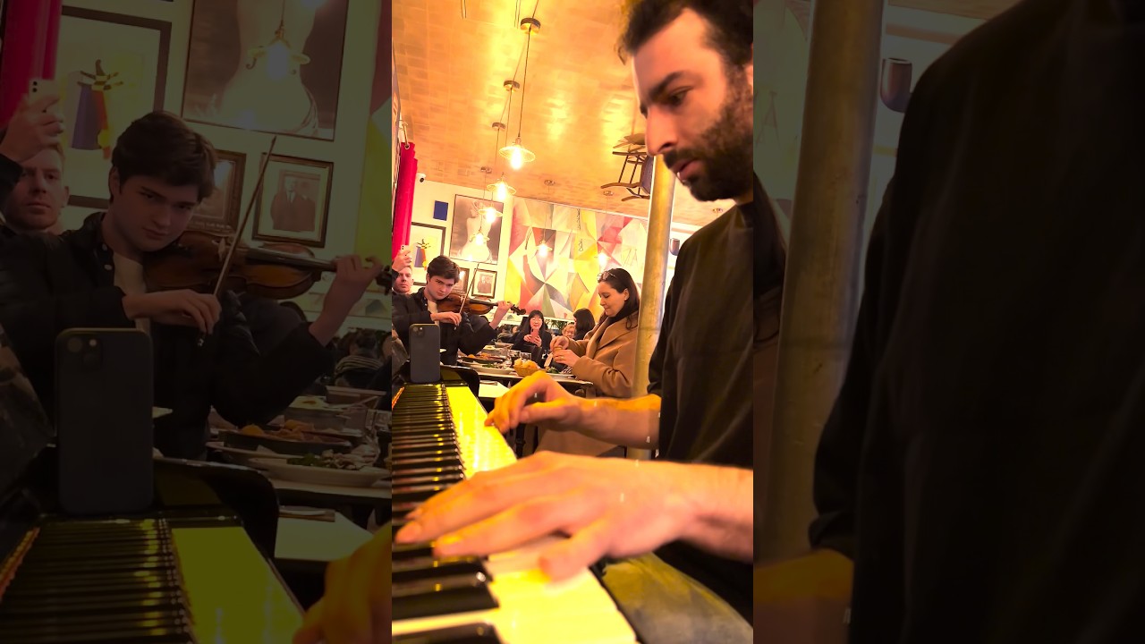 A Violinist started playing VIVALDI SUMMER with me in a restaurant 😱🎻 (It was @lukafaulisi !)