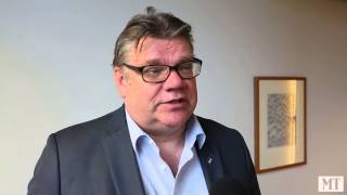 Timo Soini kertoo Perussuomalaisten näkemyksistä (HUOM: satiirivideo)