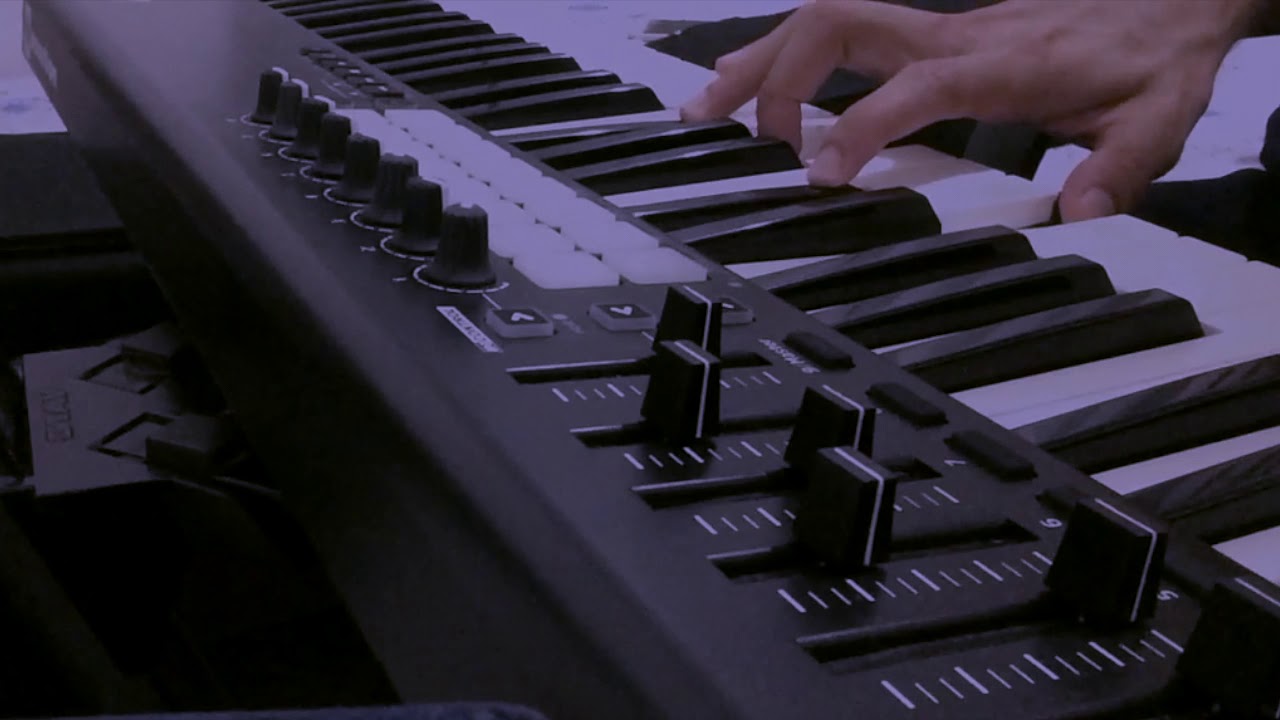 YAMAHA MOTIF VST (Piano DX7) & LEAD SINE Novation Launchkey