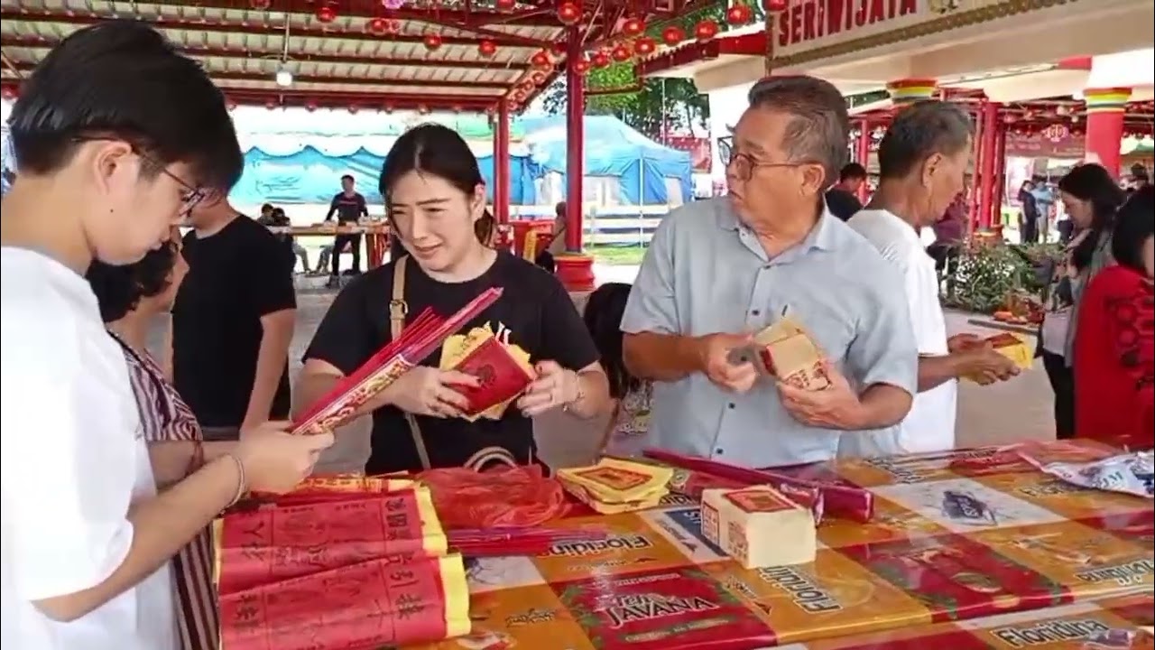 sembahyang Dermaga Sambut Perayaan Cap Go Meh dj Pulau Kemaro