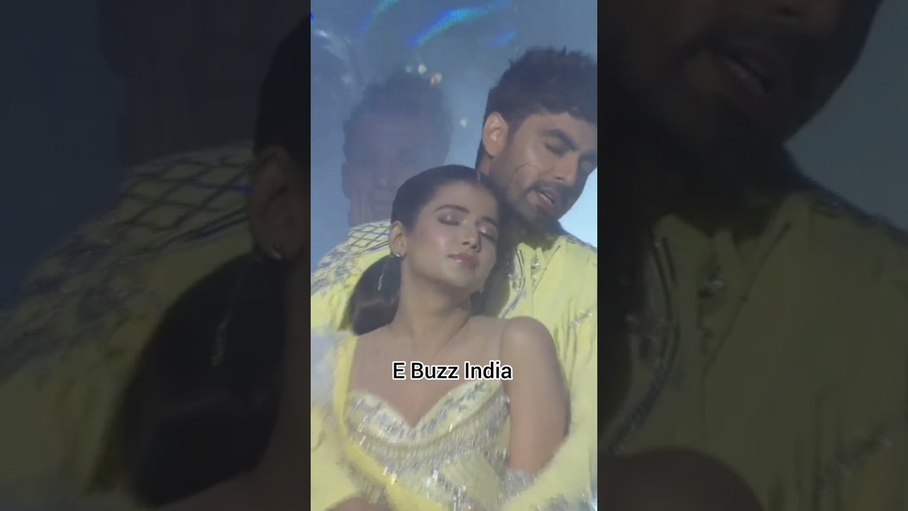 Rohit Purohit and samriddhi shukla romantic dance during star awards #rohitpurohit #samriddhishukla