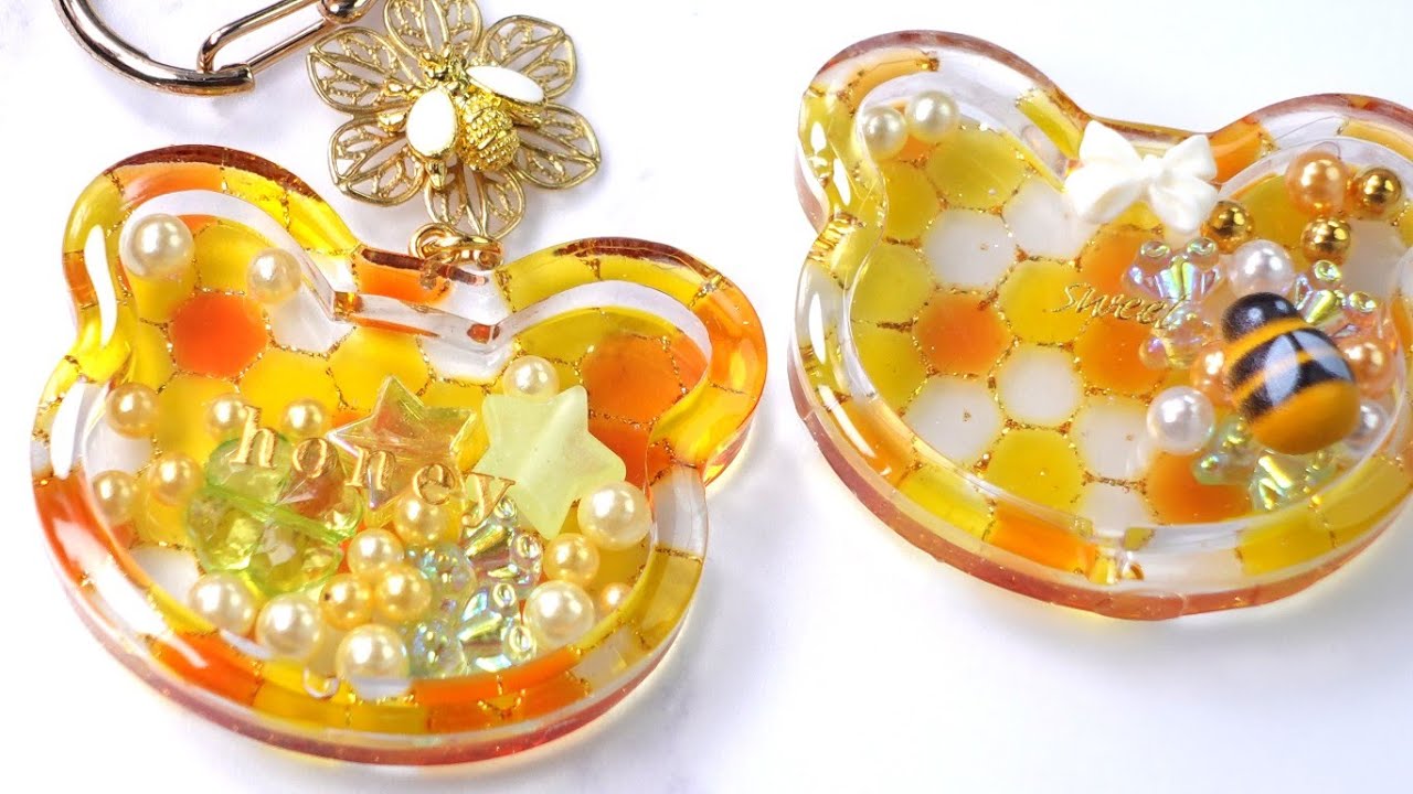 61☆ ハニカムくまさんのシャカシャカキーホルダー 【UVレジン