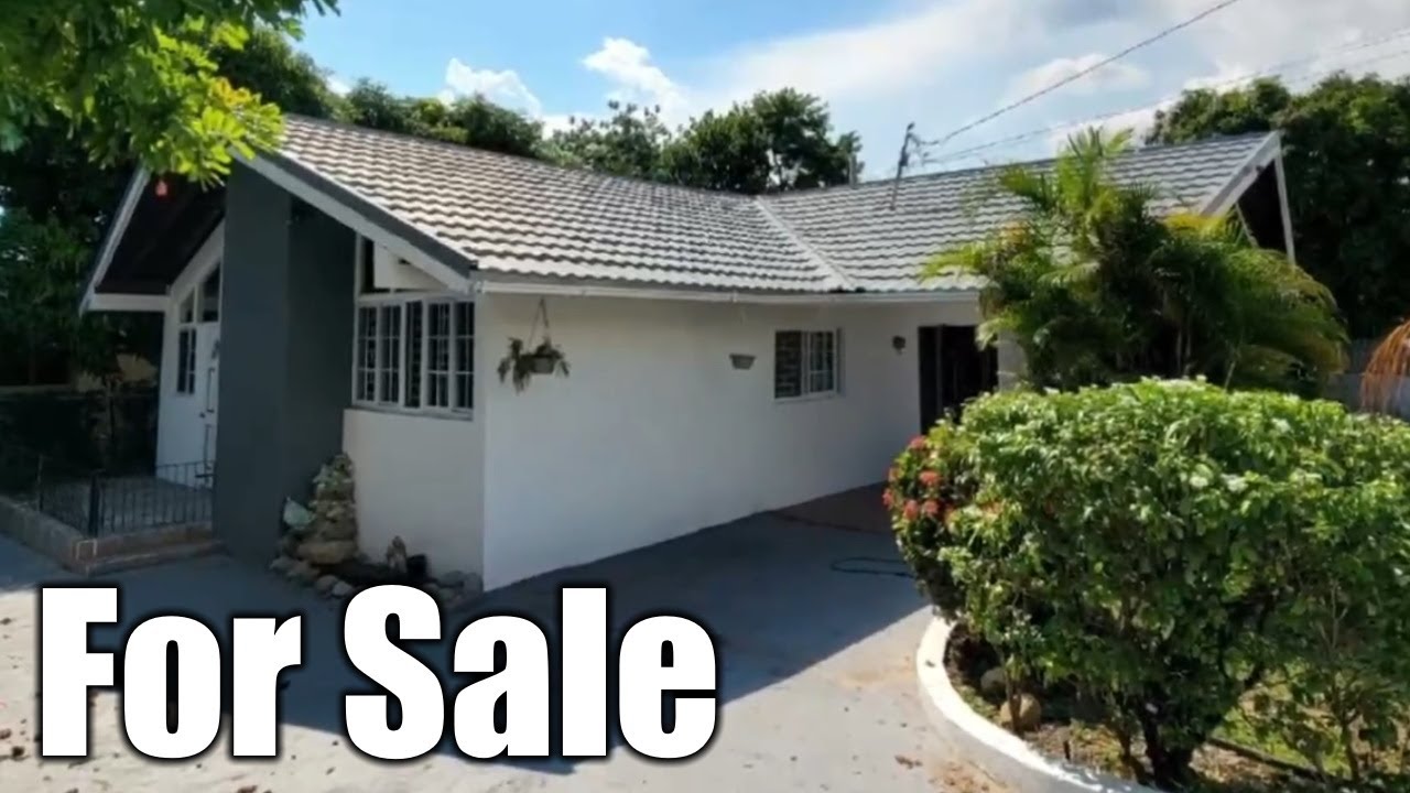 4 Bedrooms 3 Bathrooms, House for Sale at SOUTH AVENUE, Kingston 10