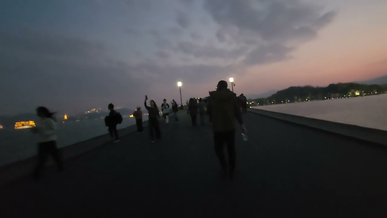Walk Bai Causeway 白堤 Duanqiao East to West during Sunset Xihu West Lake Hangzhou China 西湖 杭州 中国