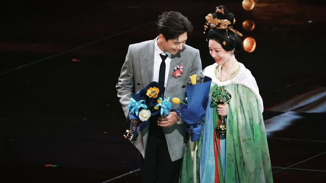 [FANCAM] YANGZI LIXIAN WEIBO NIGHT 2024 微博之夜 杨紫李现 纯元cp结婚