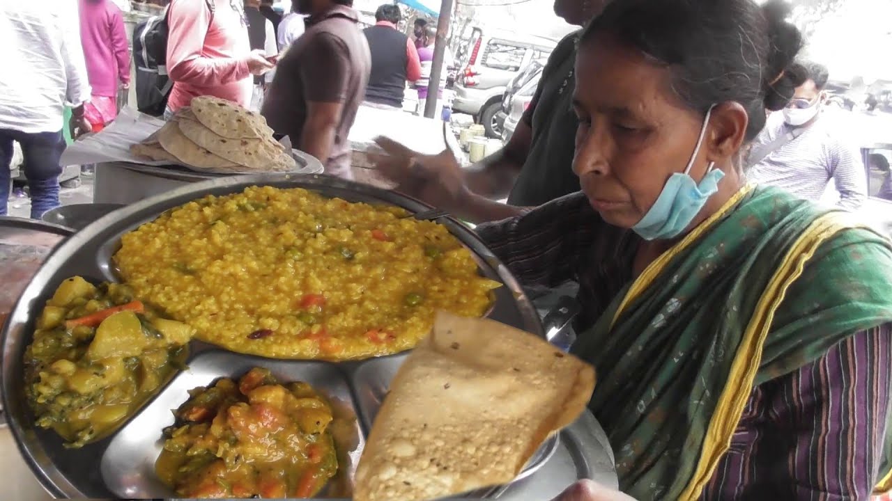 80 Years Old Most Hard Working Kolkata Woman | Khichuri Rice @ 30 rs plate | Indian Street Food | Indian Food Loves You