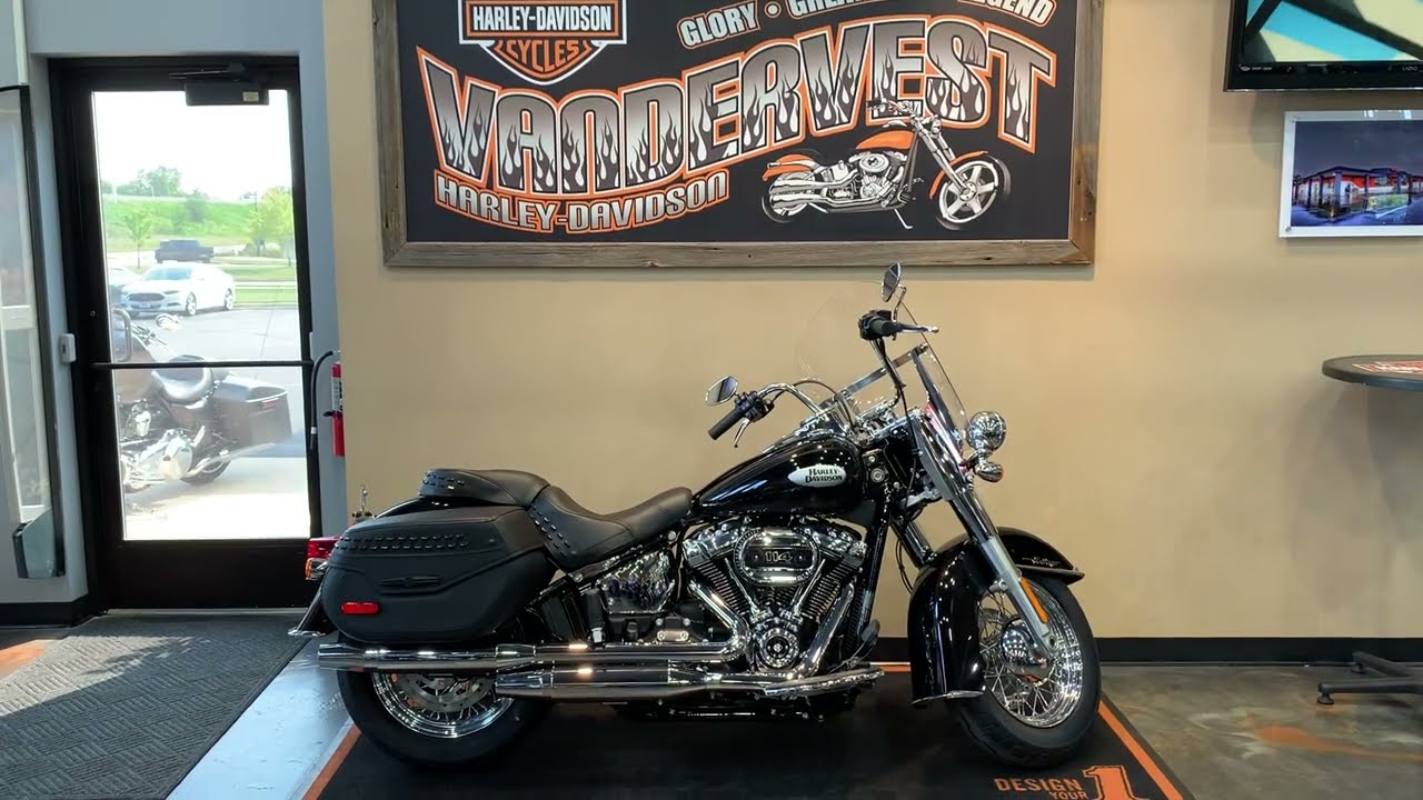 2022 Harley-Davidson Softail Heritage Classic 114 in Vivid Black-FLHCS