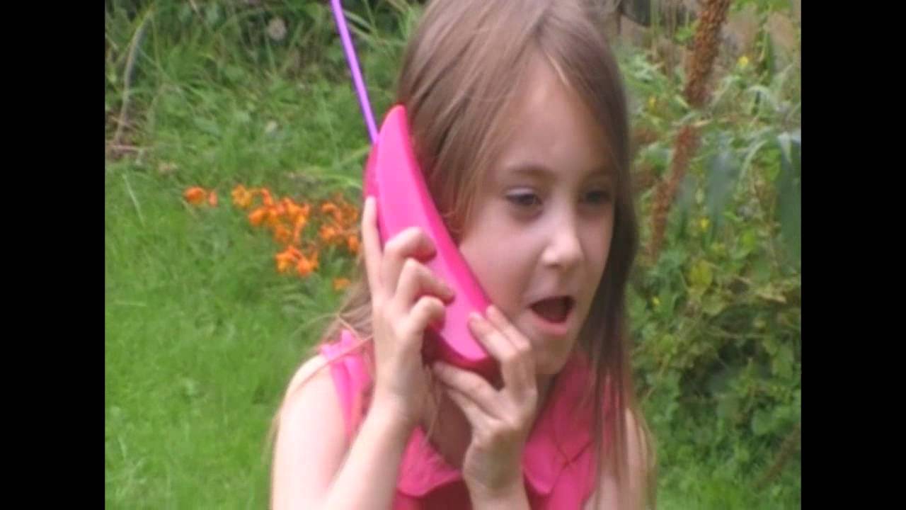 Toyologist Review! Barbie Walki Talkies!!!