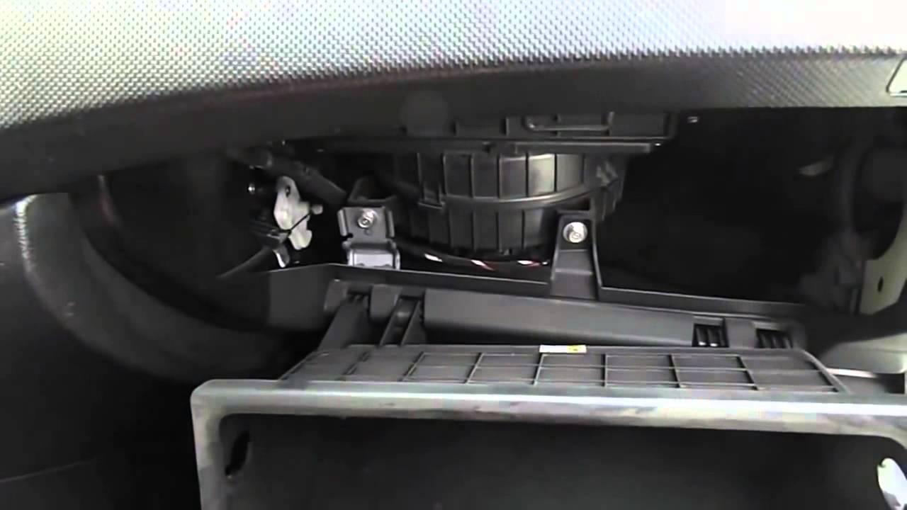 Замена салонного и воздушного фильтров в Солярисе - YouTube