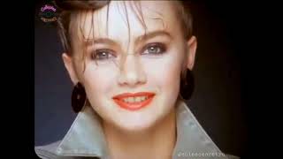 Calvin Klein Jeans -  com Virginie  (Banda Metrô)