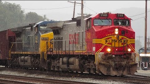A Busy Day on The CSX Keystone Sub - Connellsville, PA
