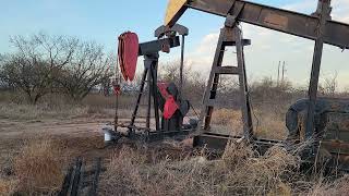 Lufkin 40 pumpjack at 16 SPM, Abilene, Texas
