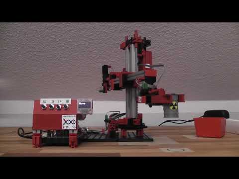 Fischertechnik Roboter bringt Müll weg. Gesteuert von ftDuino.
