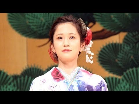 ＜今週のファッションチェック＞前田敦子がモダン振り袖　広瀬アリスが春ワンピ　平祐奈＆三吉彩花は肌見せドレスで　前編
