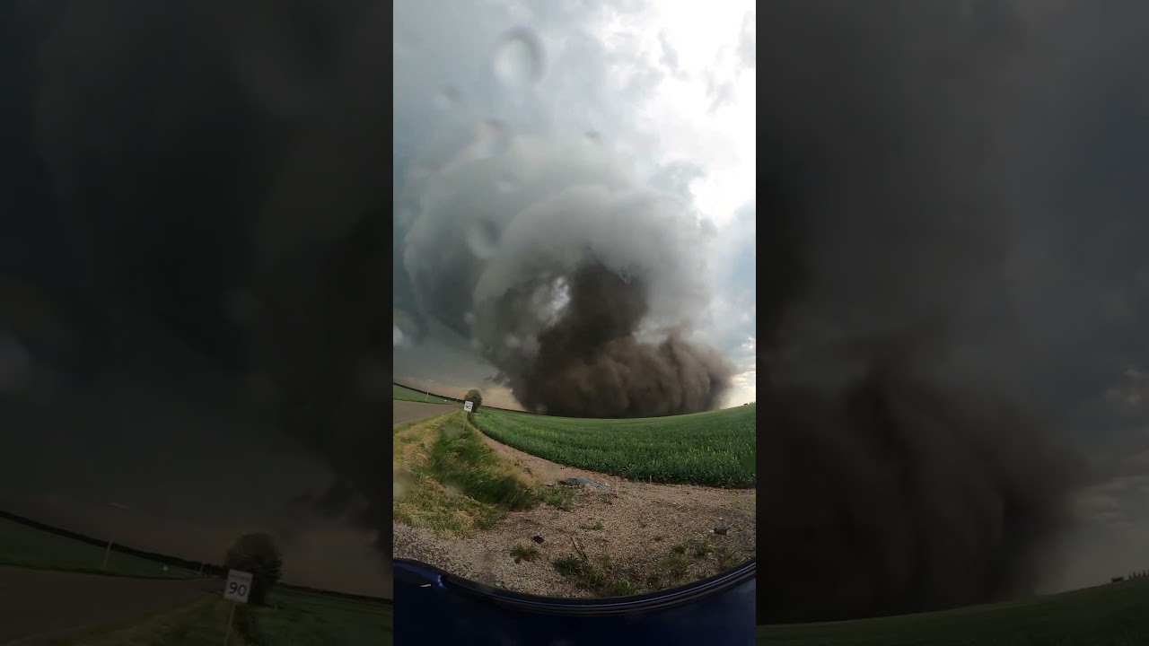 EF4 Tornado Forms in Didsbury Alberta, Timelapse