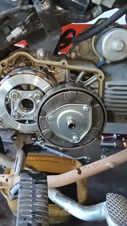 Cara kerja kopling ganda sepeda motor.