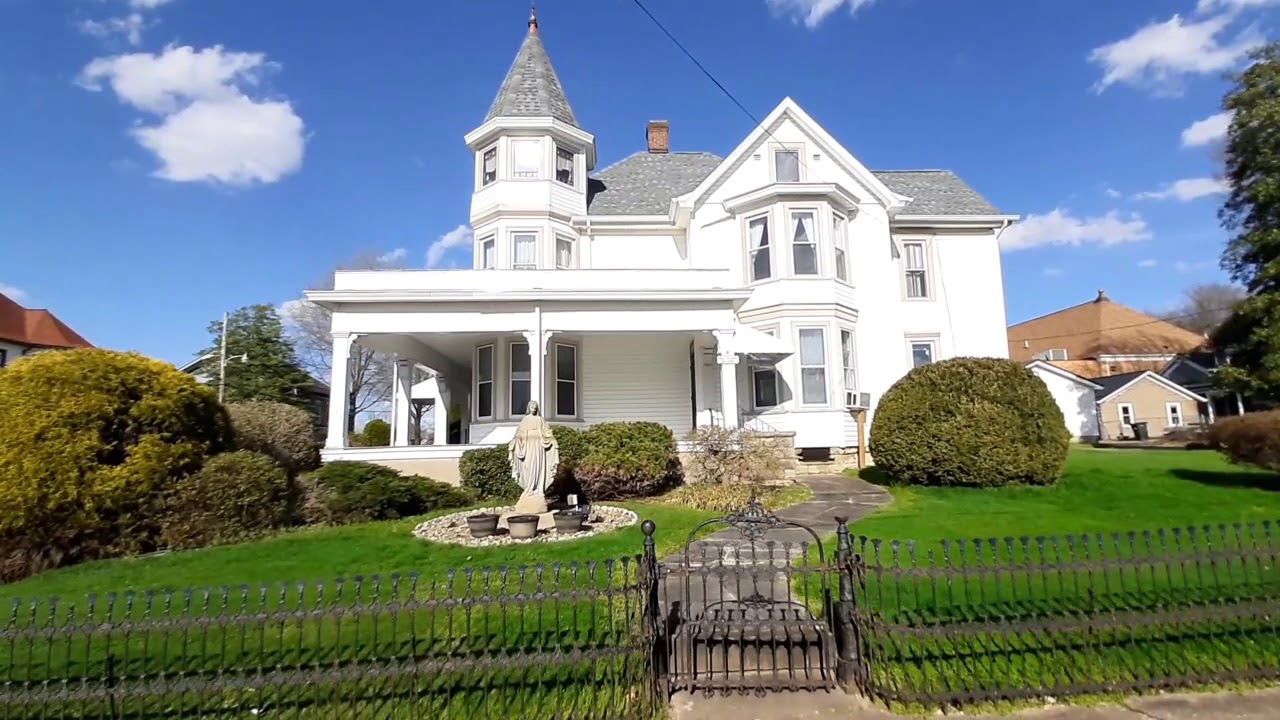 A walking tour on a sunny day in Sistersville, WV 3/29/2020 YouTube