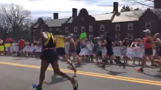 Boston Marathon 2017: Scream Tunnel at Wellesley College